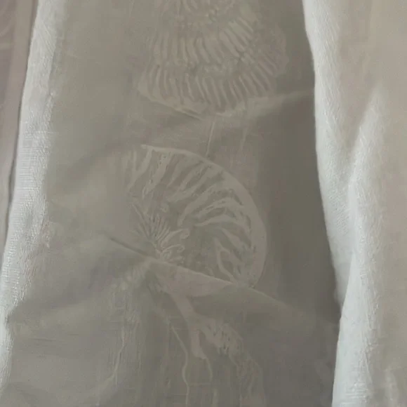 Beautiful linen Lilly Pulitzer long sleeves with sea shells in fabric - Picture 3 of 5